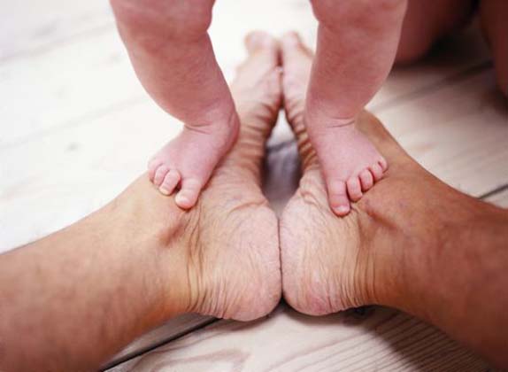 嬰兒腦部發育需要爸媽的順勢引導-孕婦裝推薦